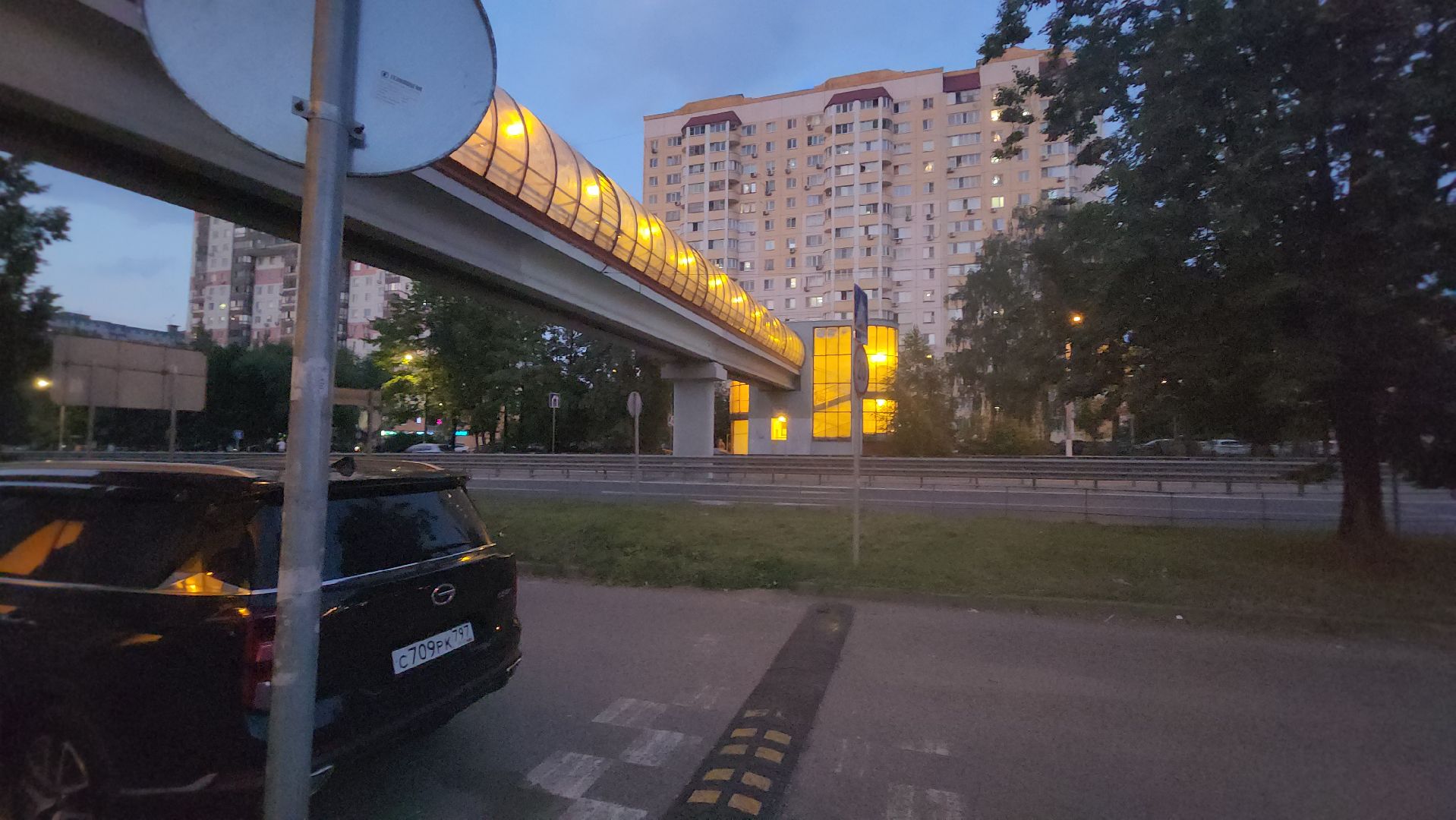 долгопрудный, надземные переходы, лифты, надписи вандалов, покраска стен, 368 автобус,остановка молодежная улица,