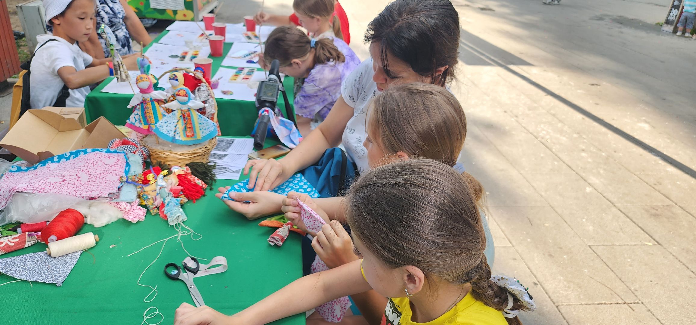 долгопрудный, центральный парк, мастер-класс, тряпичные куклы, день дружбы,