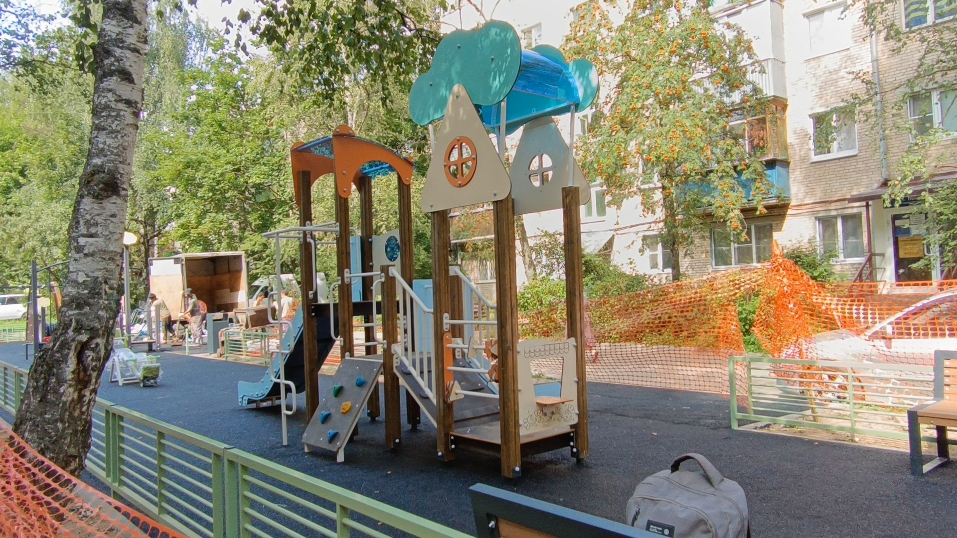 детская  площадка, лобня, двор,
