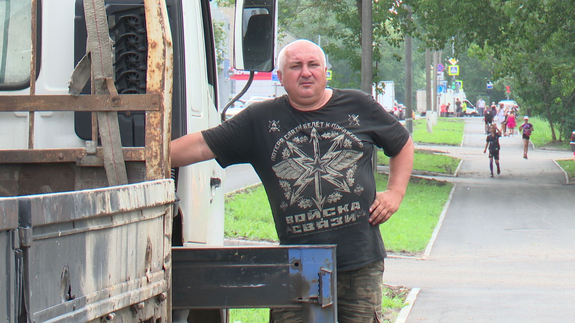 Реутов, остановочный павильон, автобусы, пассажиры,