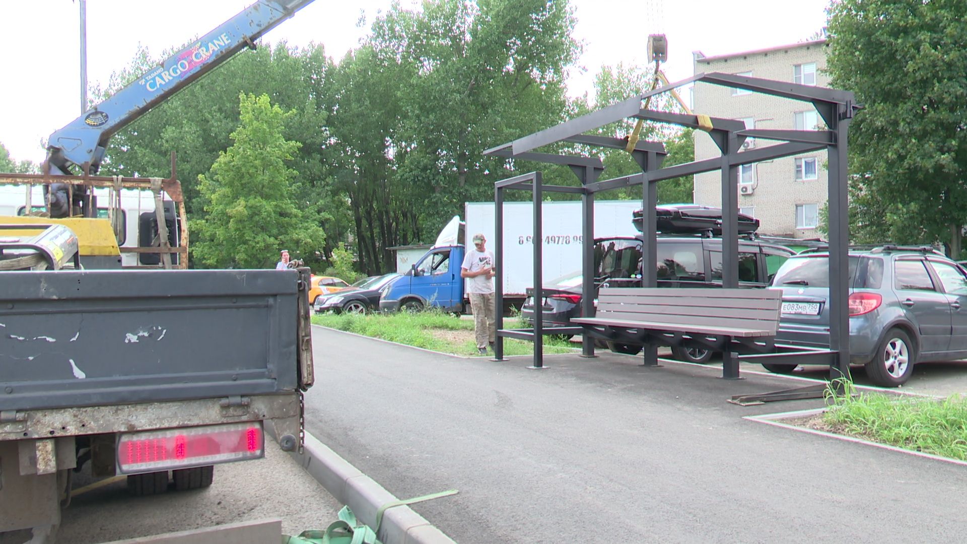 Реутов, остановочный павильон, автобусы, пассажиры,