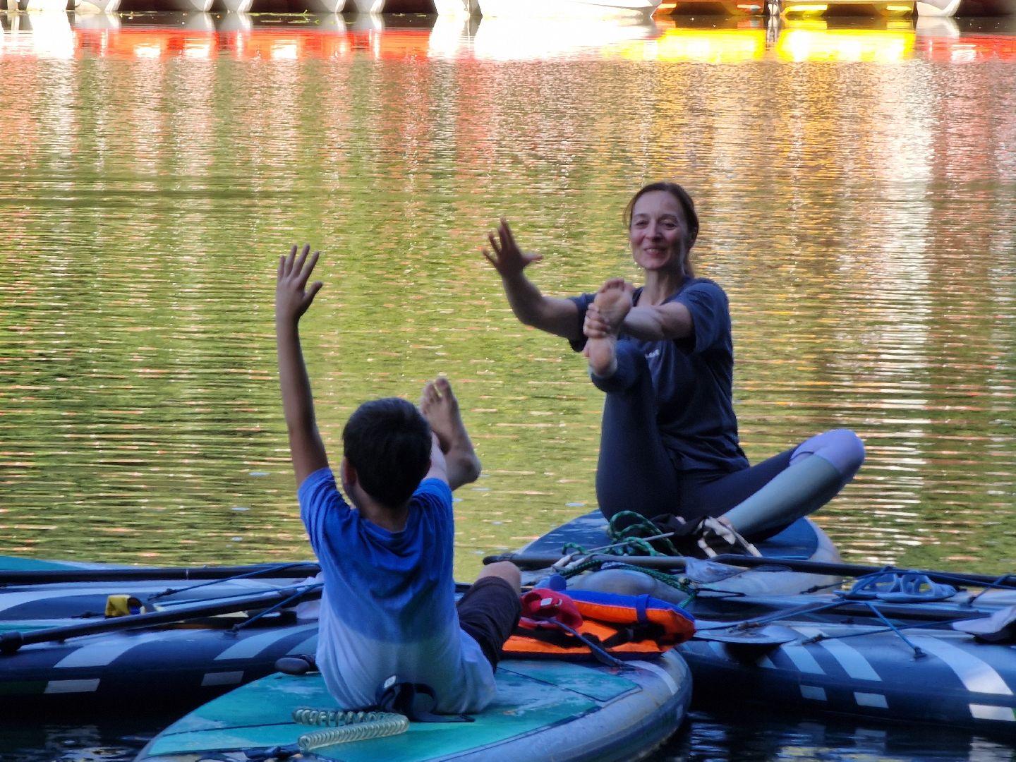 йога на сапбордах, йога на сапе, йога на воде, йога в пехорке, балашиха,