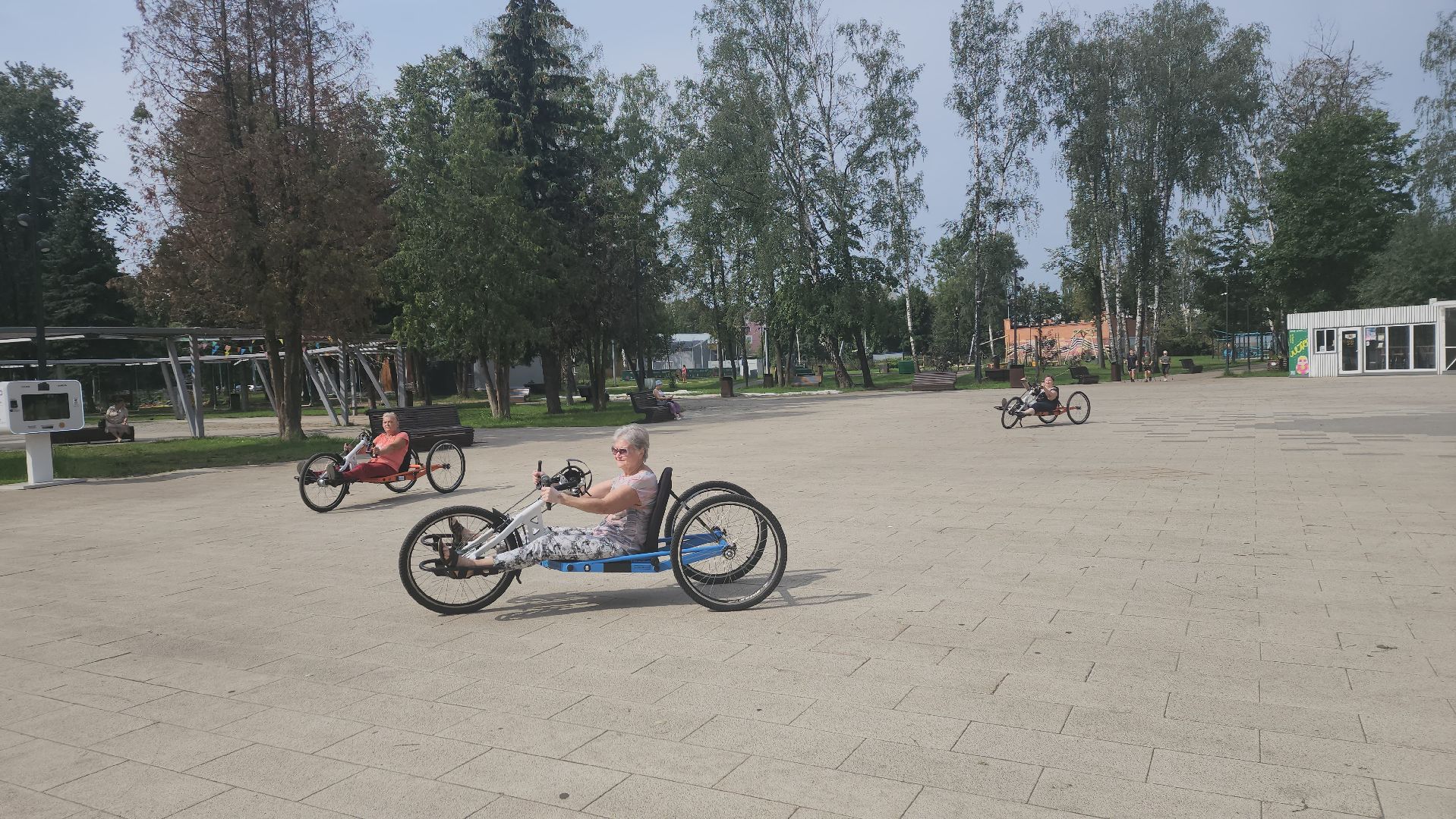 вертикалки, пушкино, активное долголетие, велосипеды, пожилые люди, здоровье, катание в парке,благотворительный фонд,