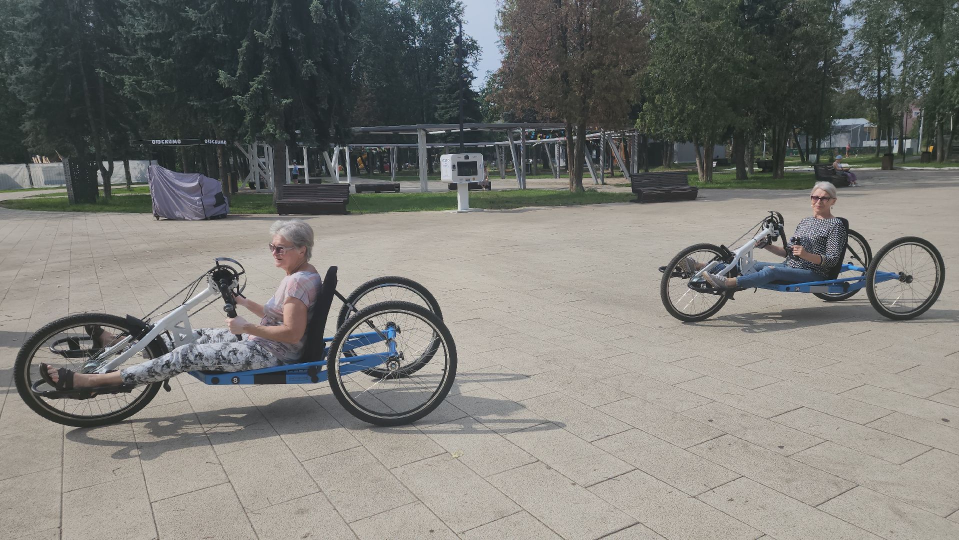 вертикалки, пушкино, активное долголетие, велосипеды, пожилые люди, здоровье, катание в парке,благотворительный фонд,