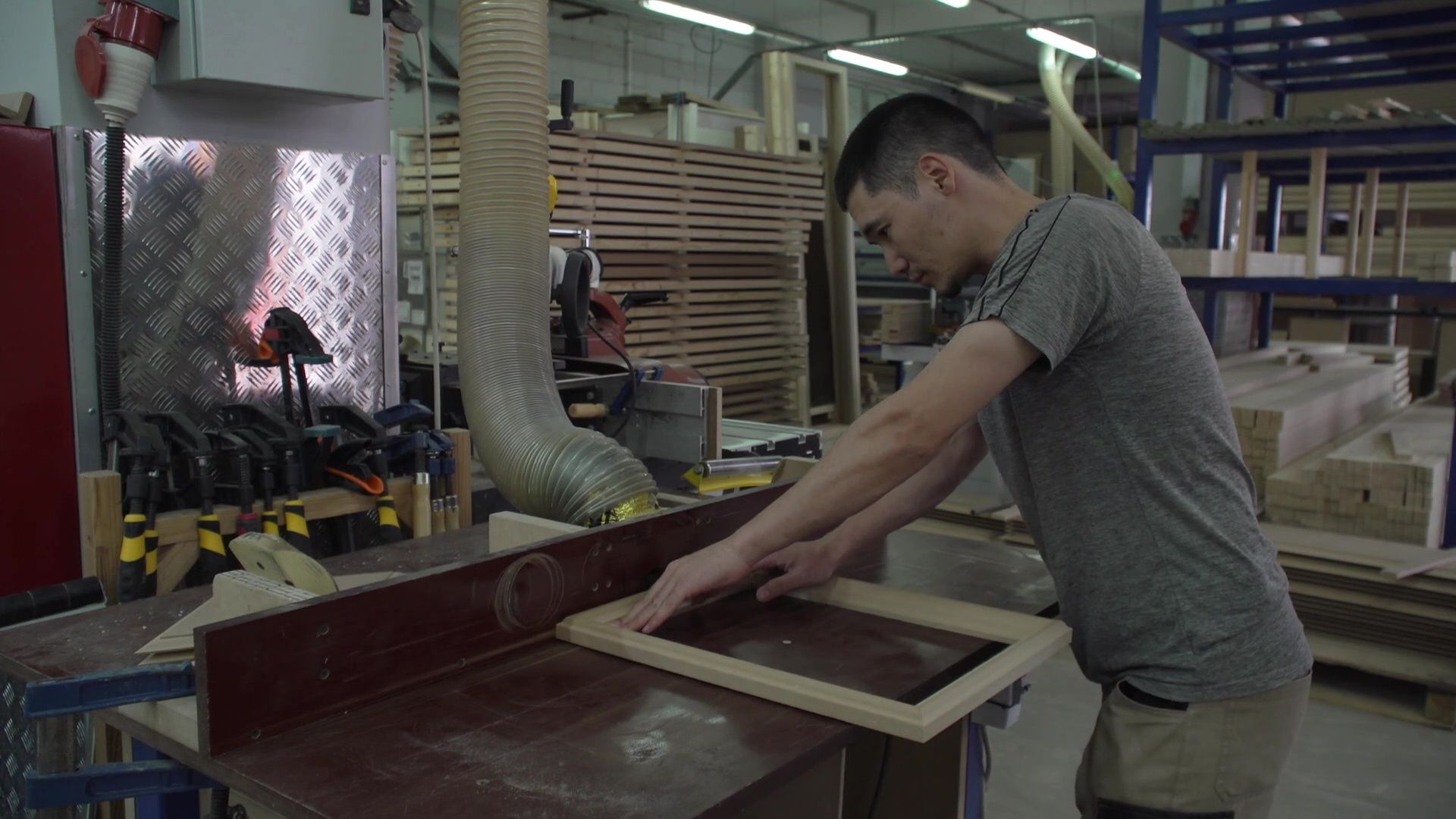 Реутов, экономика, производство дверей, СВО, помощь ветеранам СВО,