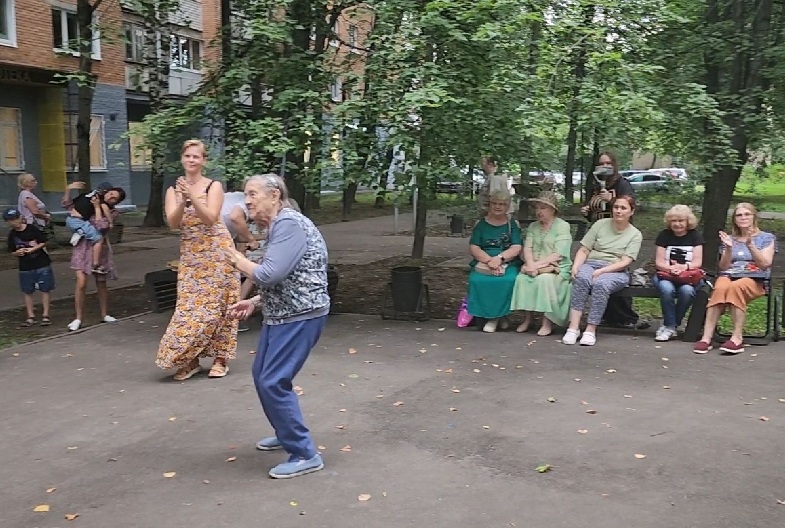 долгопрудный, международный день кошек, центральная библиотека, концерт, сквер, поющая строка, бездомные животные,