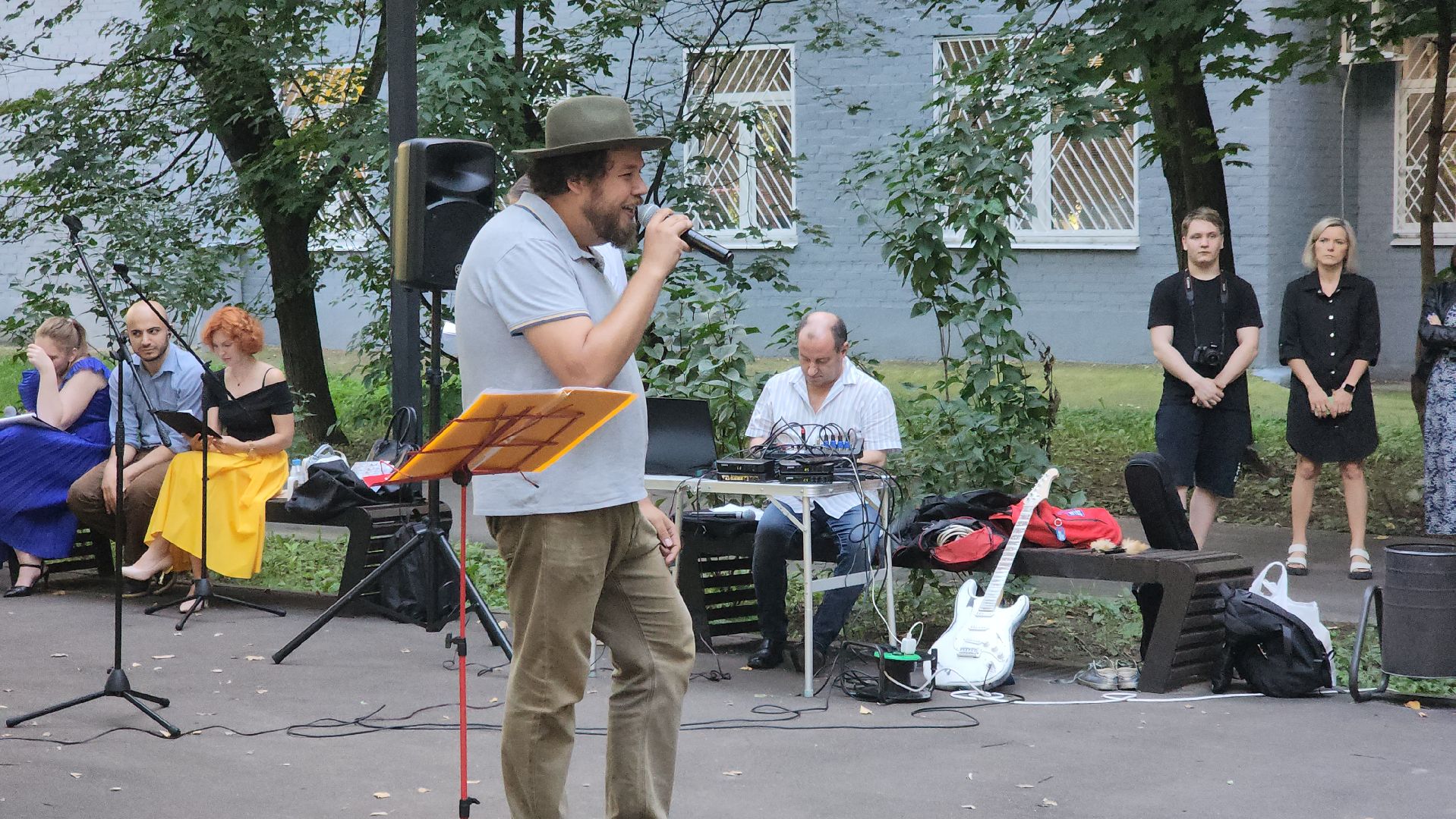 долгопрудный, международный день кошек, центральная библиотека, концерт, сквер, поющая строка, бездомные животные,