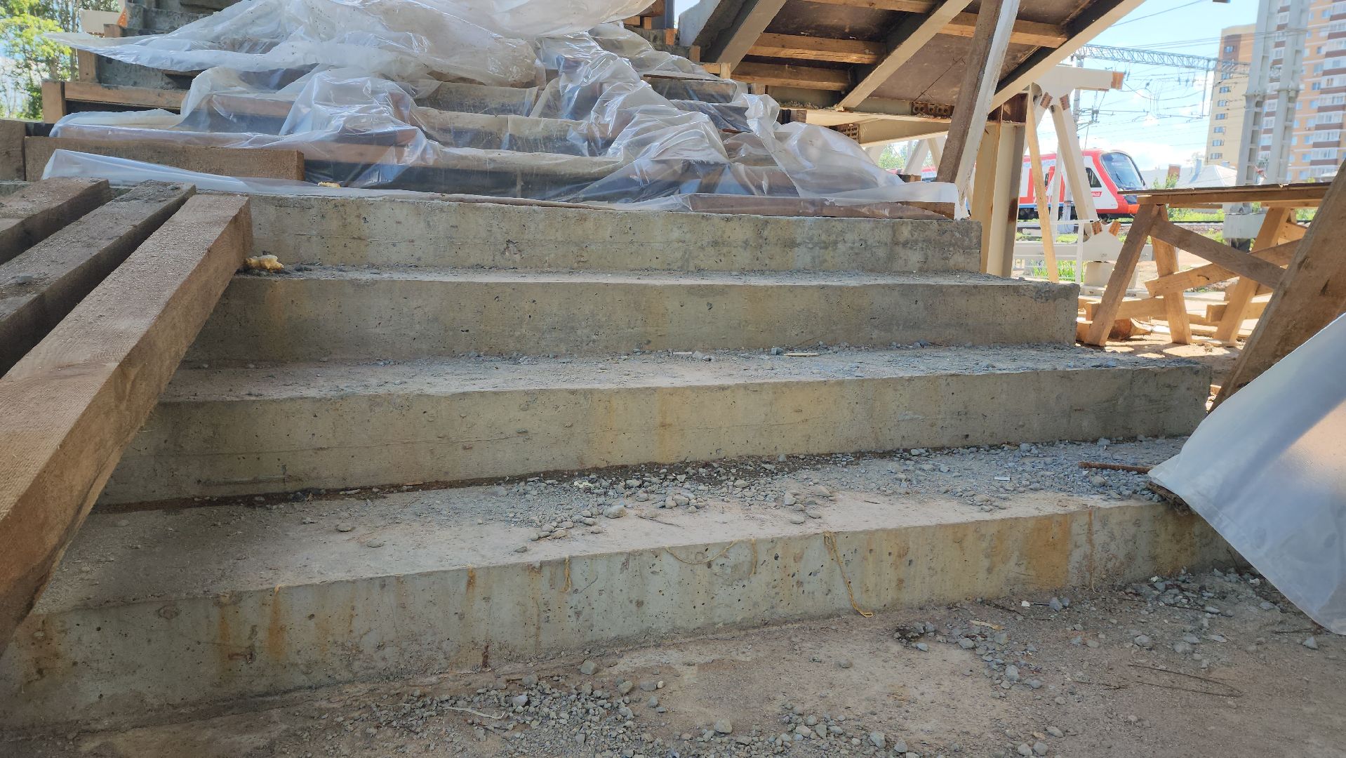 Пешеходный мост, Мост над железной дорогой, Бетонирование , Лобня,