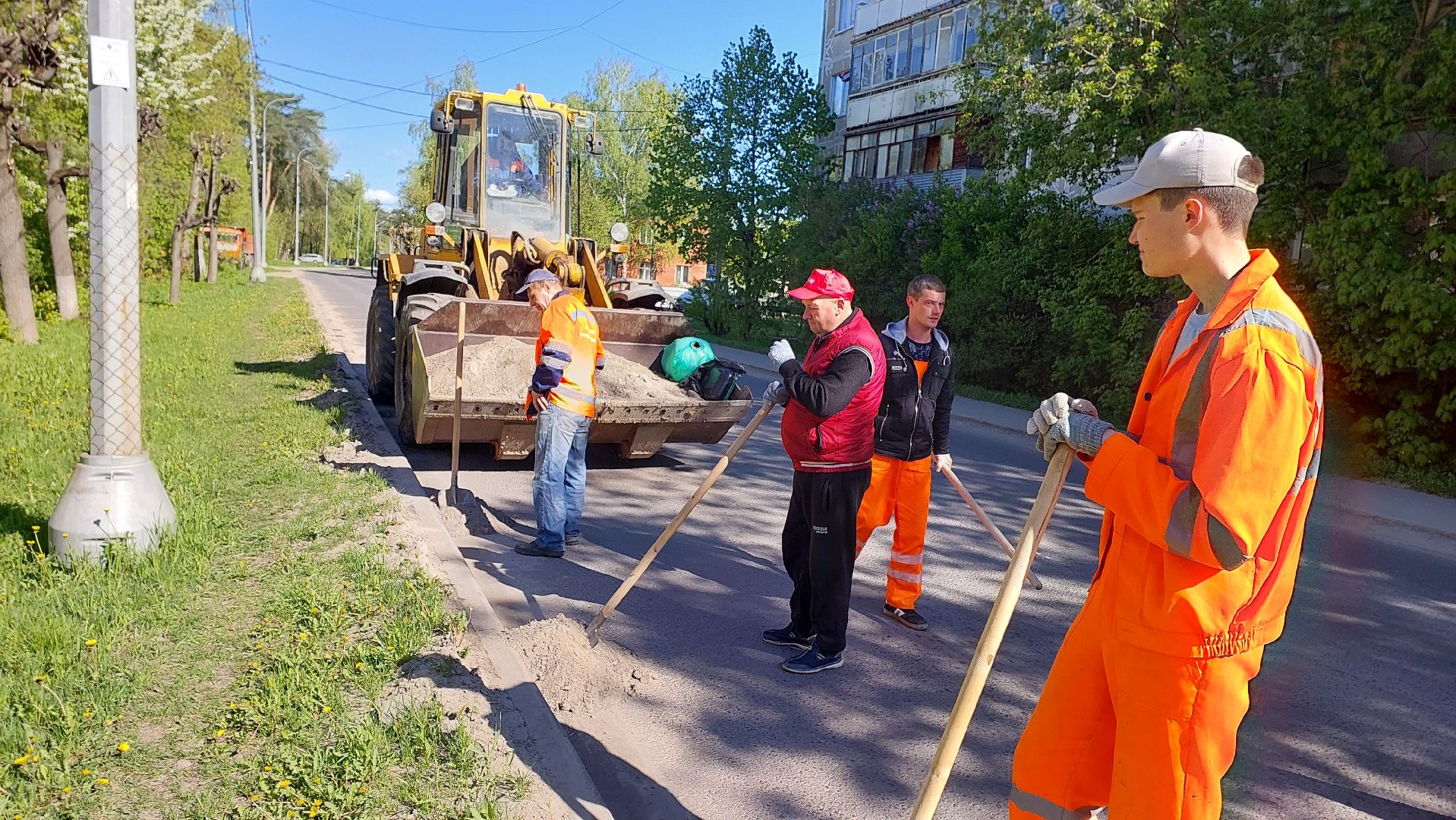 уборка дорог, серпухов, комбинат благоустройства, дорожный смет, благоустройство,