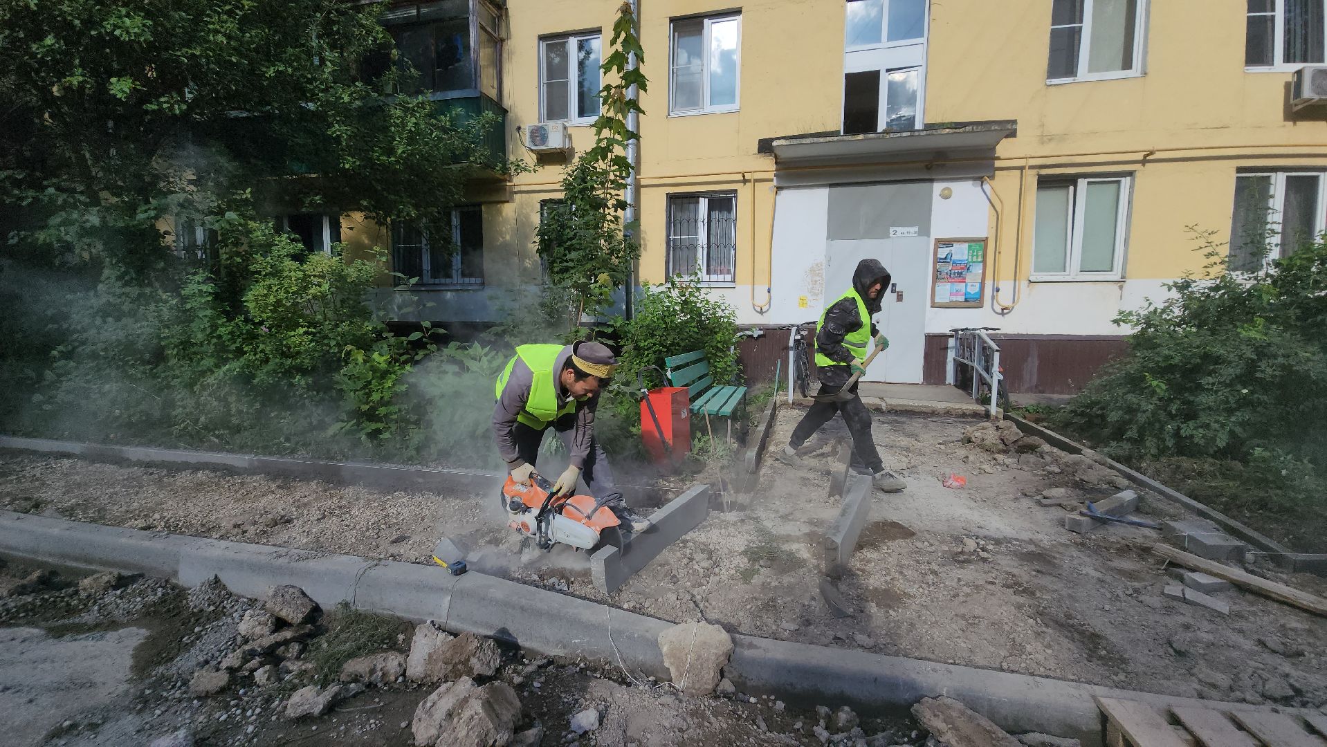 комплексное благоустройство, Благоустройство дворов , Лобня, замена бордюров,