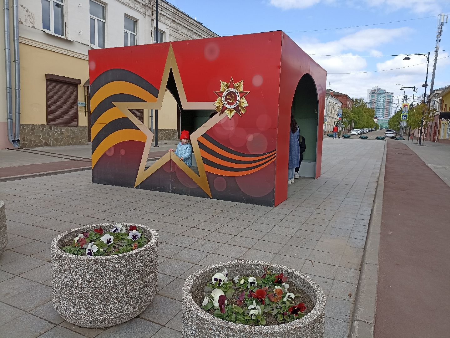 Серпухов, Подмосковье, День Победы, память, украсили город, флаги, триколор