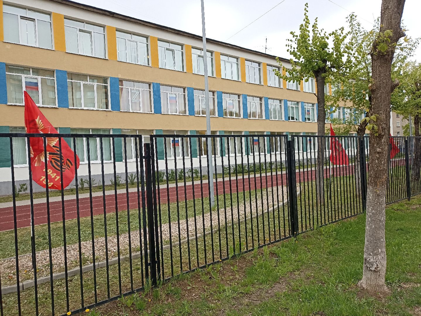 Серпухов, Подмосковье, День Победы, память, украсили город, флаги, триколор