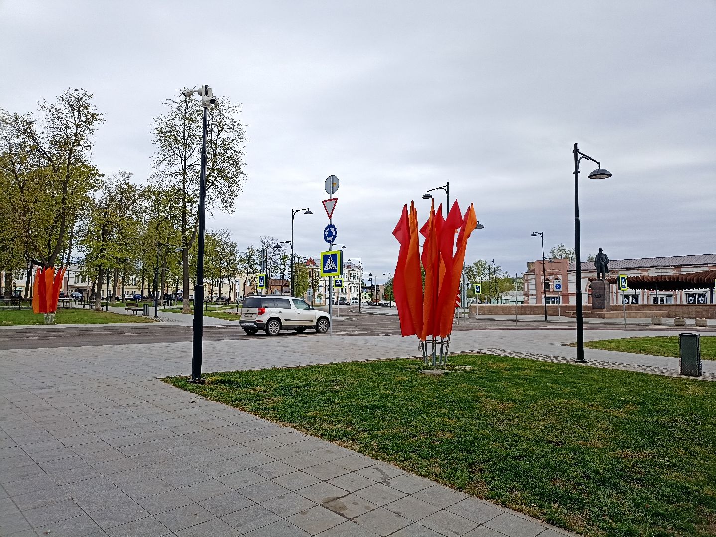 Серпухов, Подмосковье, День Победы, память, украсили город, флаги, триколор