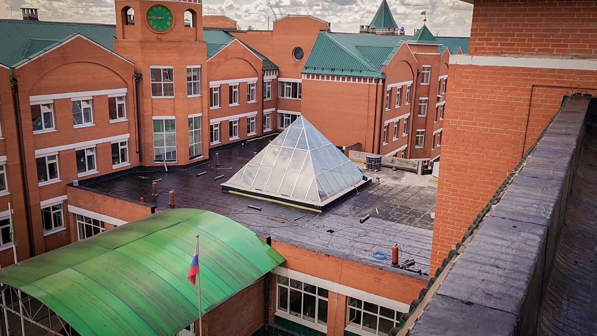 бронницы, ремонт кровли гимназии в бронницах, гимназия имени пушкина,  подготовка гимназии к новому учебному году ,