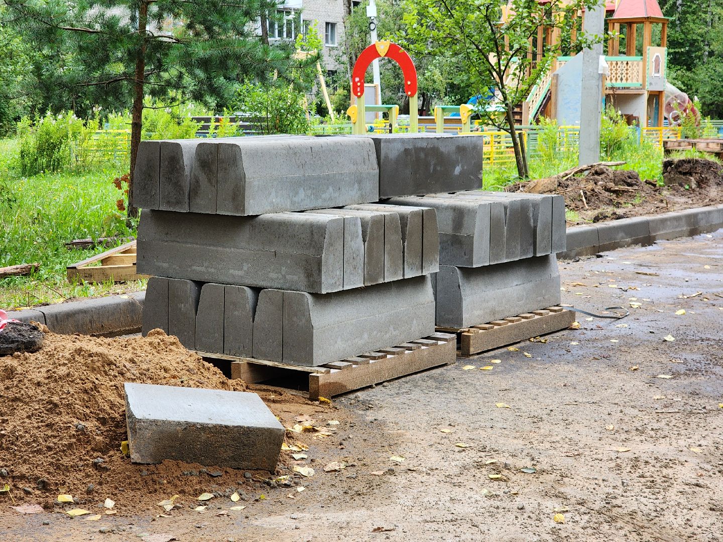 фрязино, комплексное благоустройство дворов, замена бордюров,