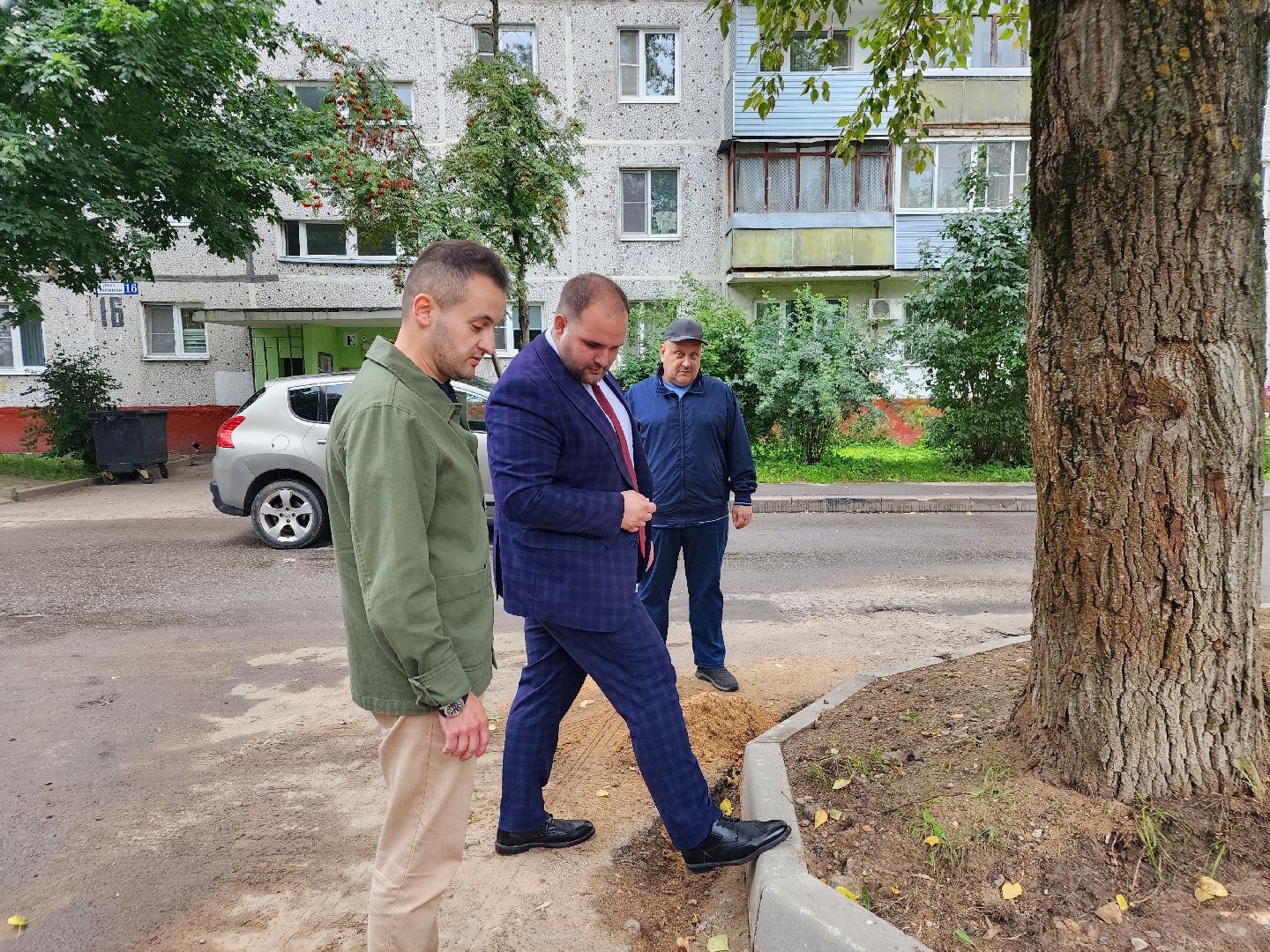 фрязино, комплексное благоустройство дворов, замена бордюров,