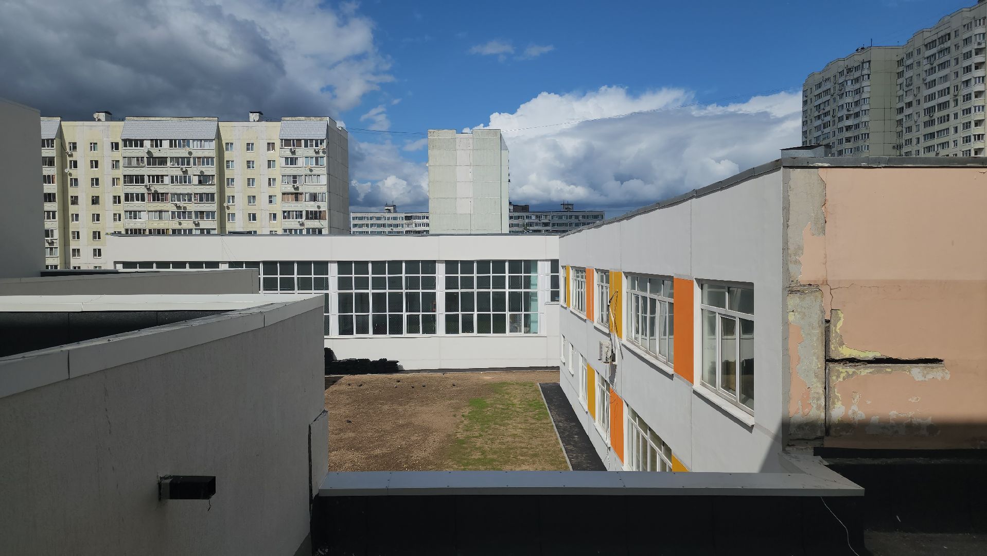 долгопрудный, 13 гимназия, пристройка на 300 мест,интерактивные доски, спортзал, стадион,