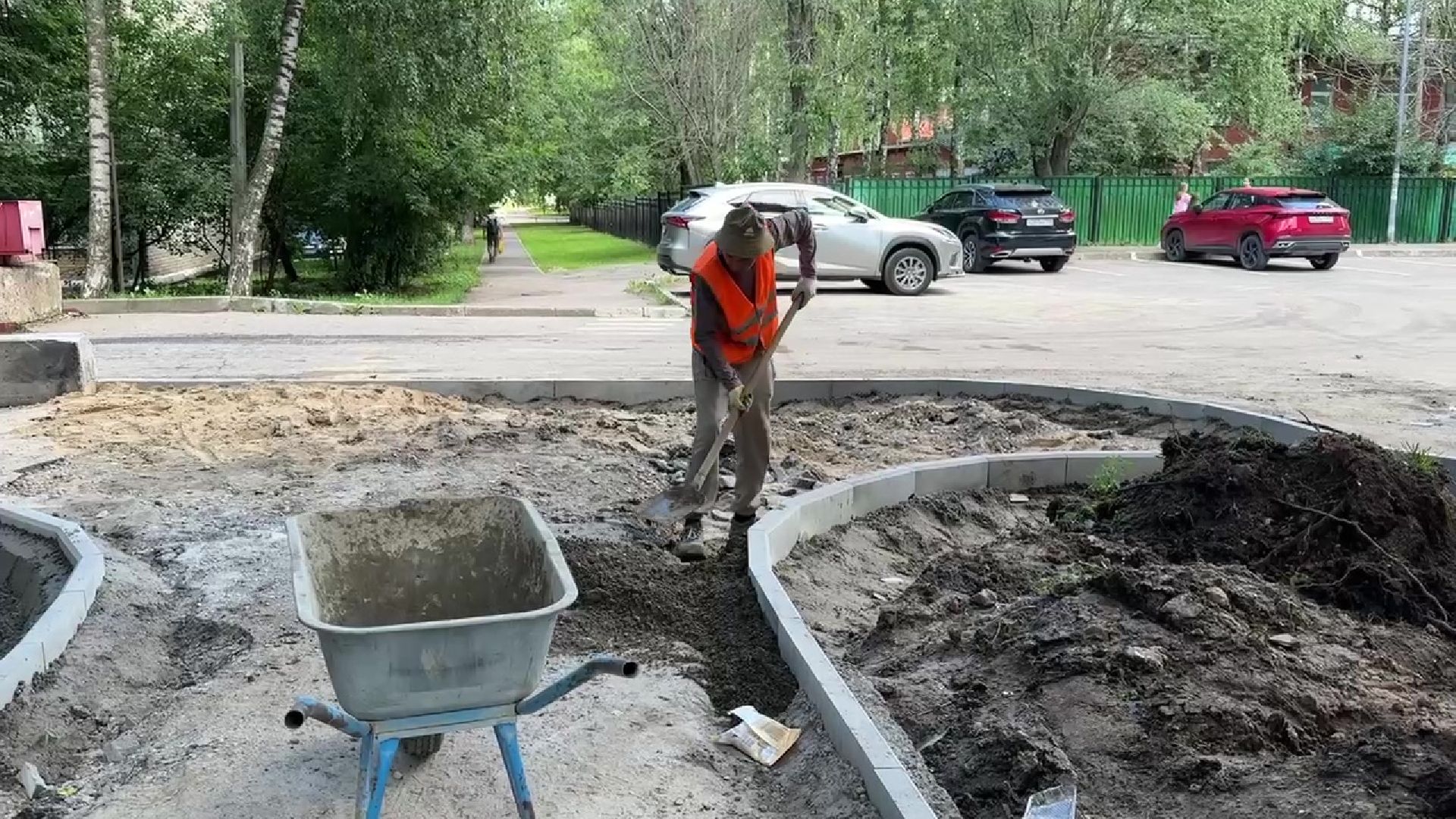 Реутов, благоуствойство, дворовая территория, бордюры, парковки, проезд спецтехники,