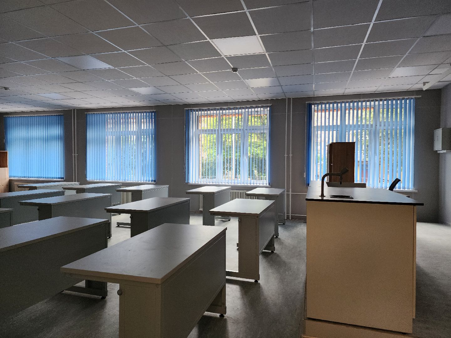 чехов, школа 3, пристройка к школе, строительство , внутренняя отделка , классы, кабинеты, оборудование , мебель ,инженерные сети, уборка помещений, госпрограмма московской области,  губернатор подмосковья,