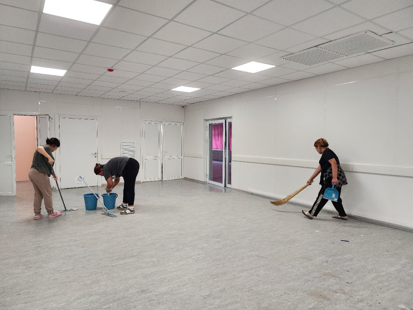 чехов, школа 3, пристройка к школе, строительство , внутренняя отделка , классы, кабинеты, оборудование , мебель ,инженерные сети, уборка помещений, госпрограмма московской области,  губернатор подмосковья,