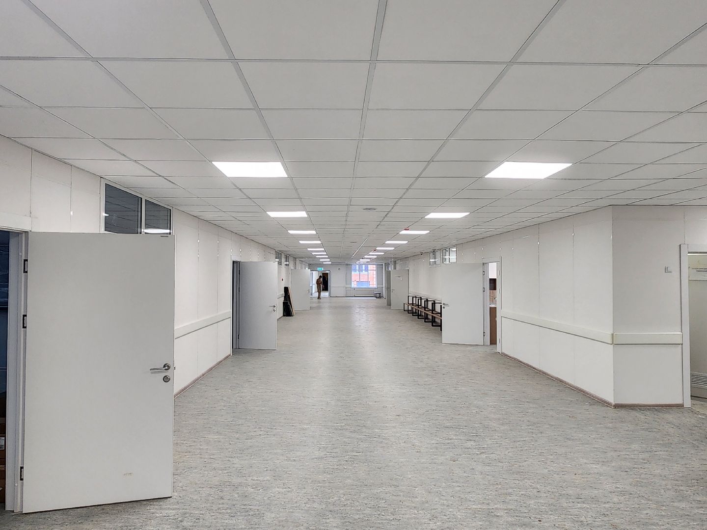 чехов, школа 3, пристройка к школе, строительство , внутренняя отделка , классы, кабинеты, оборудование , мебель ,инженерные сети, уборка помещений, госпрограмма московской области,  губернатор подмосковья,