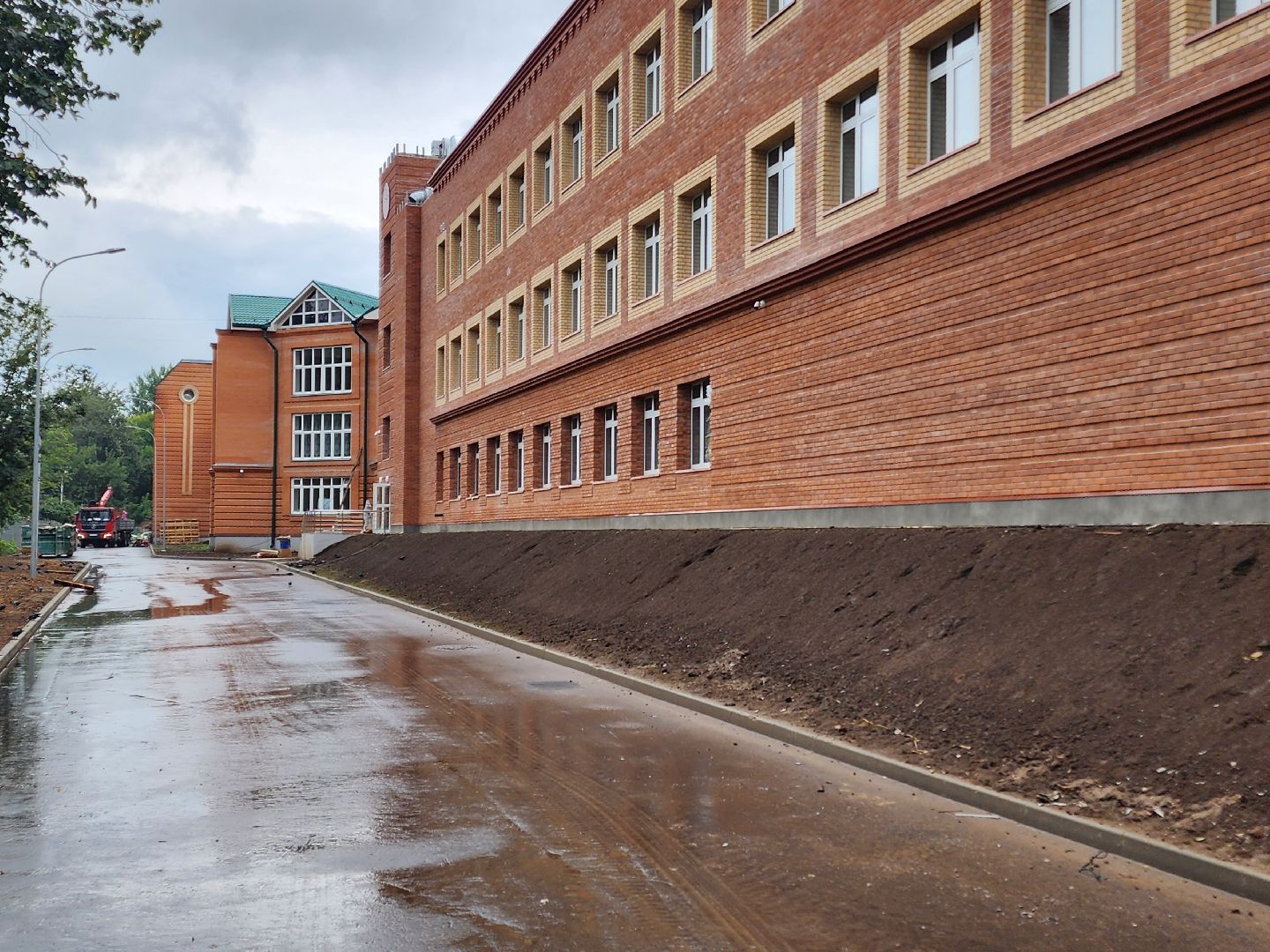 чехов, школа 3, пристройка к школе, строительство , внутренняя отделка , классы, кабинеты, оборудование , мебель ,инженерные сети, уборка помещений, госпрограмма московской области,  губернатор подмосковья,