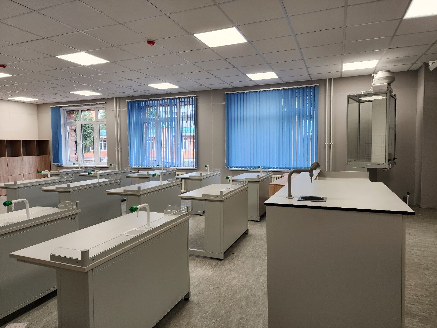 чехов, школа 3, пристройка к школе, строительство , внутренняя отделка , классы, кабинеты, оборудование , мебель ,инженерные сети, уборка помещений, госпрограмма московской области,  губернатор подмосковья,