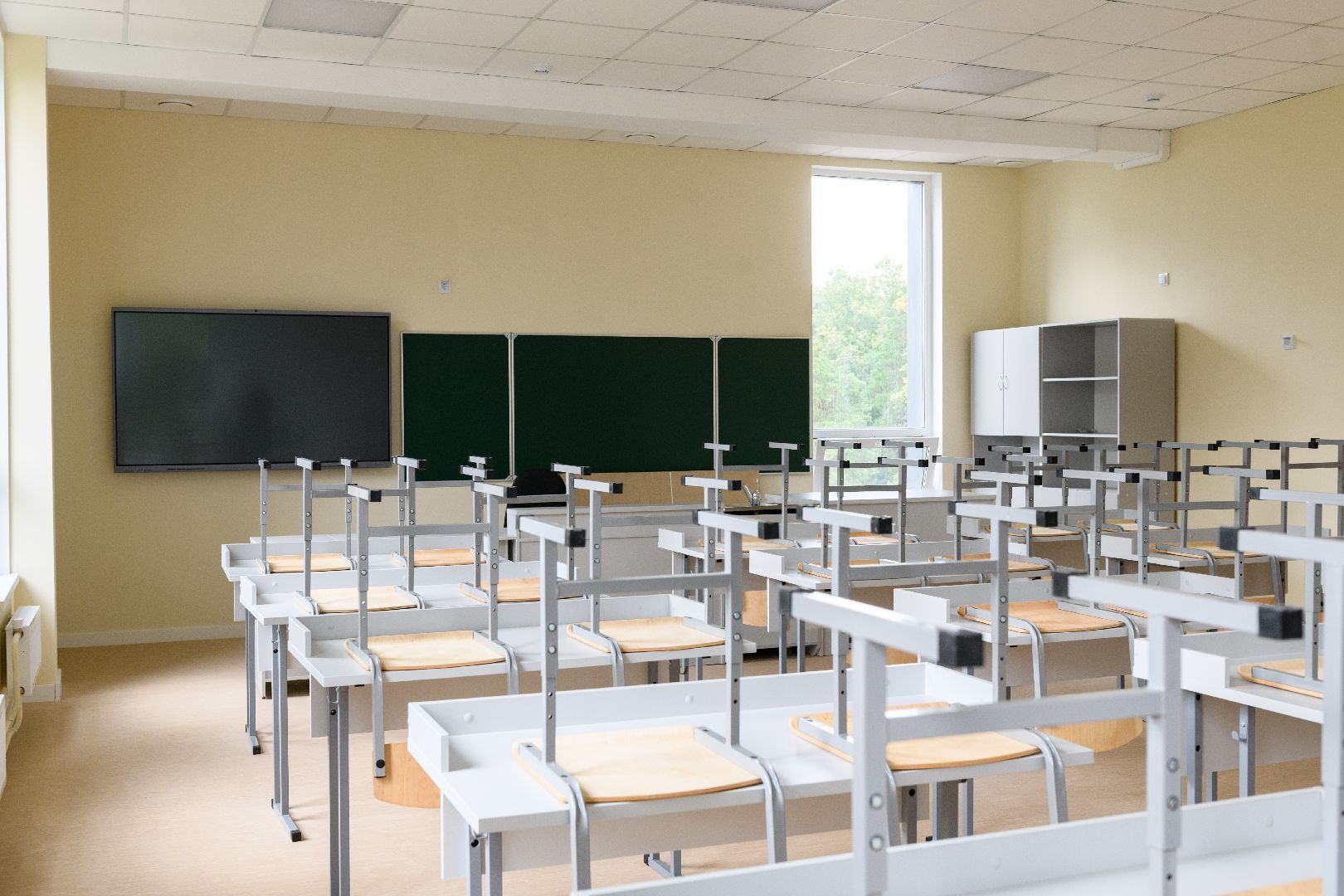 образование, лыткарино, гимназия 4, интерактивные панели, сверлильный станок, верстаки, трудовое обучение,