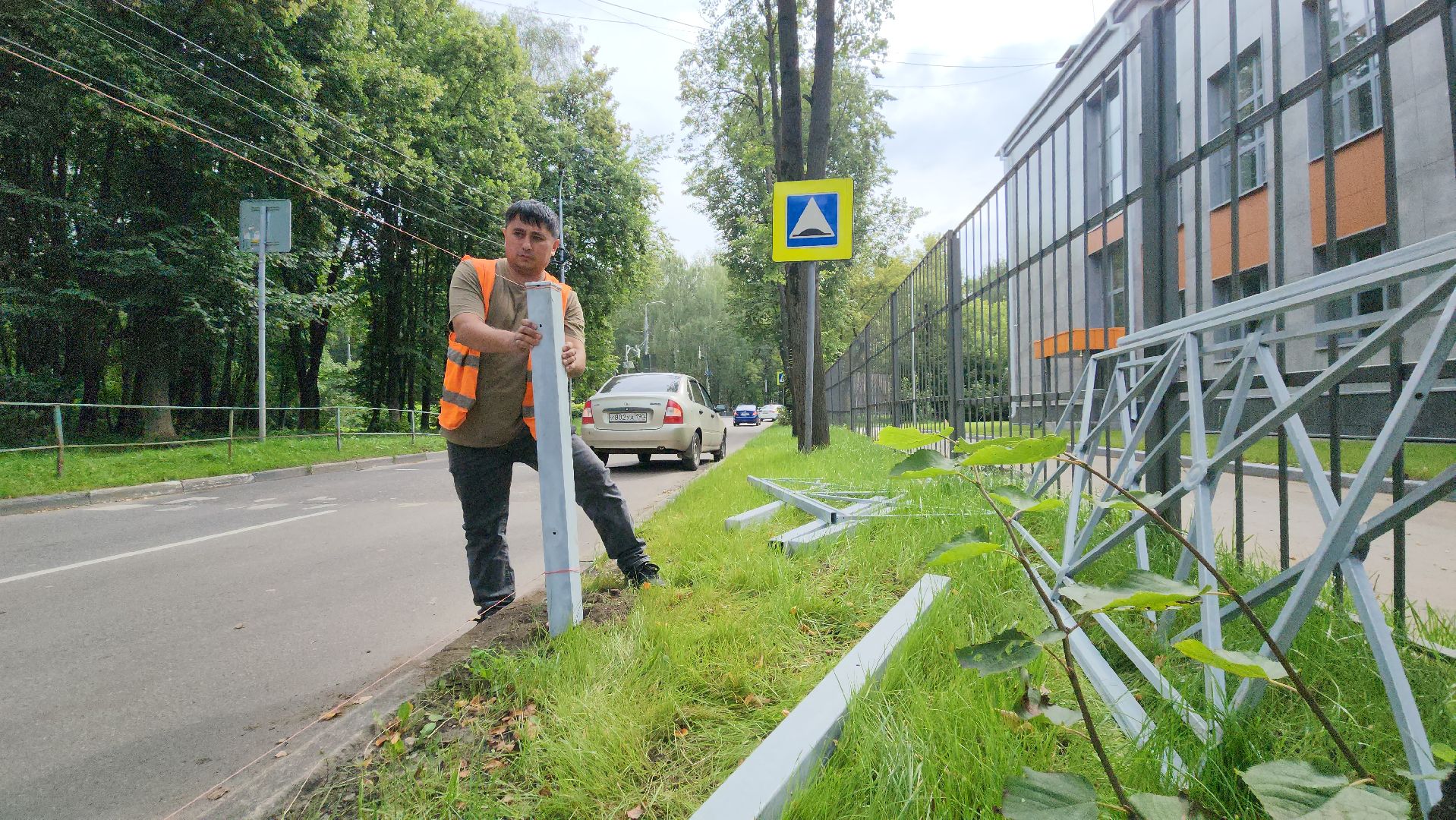 дорожные ограждения, пешеходный переход, Лобня , образовательные учреждения,