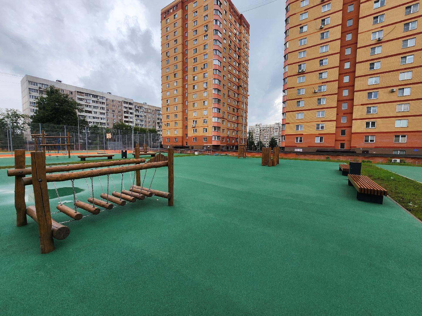 чехов, школа 3, пристройка на 200 мест, строительство, благоустройство территории, спортивные площадки, игровые площадки, развивающие комплексы, беговые дорожки, сектор для прыжков, волейбол, баскетбол, мини-футбол, пешеходные дорожки, газоны, зоны отдыха, уличное освещение, губернатор подмосковья, госпрограмма московской области,