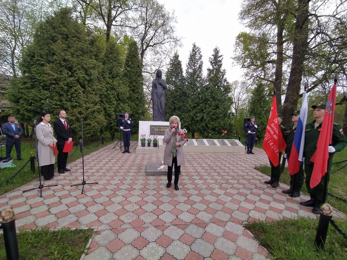 День Победы, памятник, цветы, ВОВ