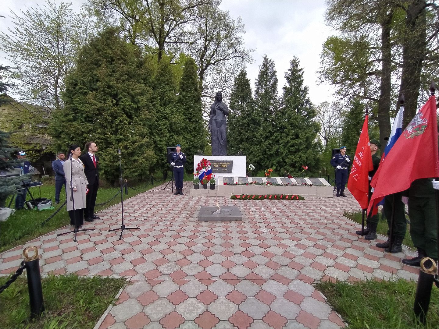 День Победы, памятник, цветы, ВОВ