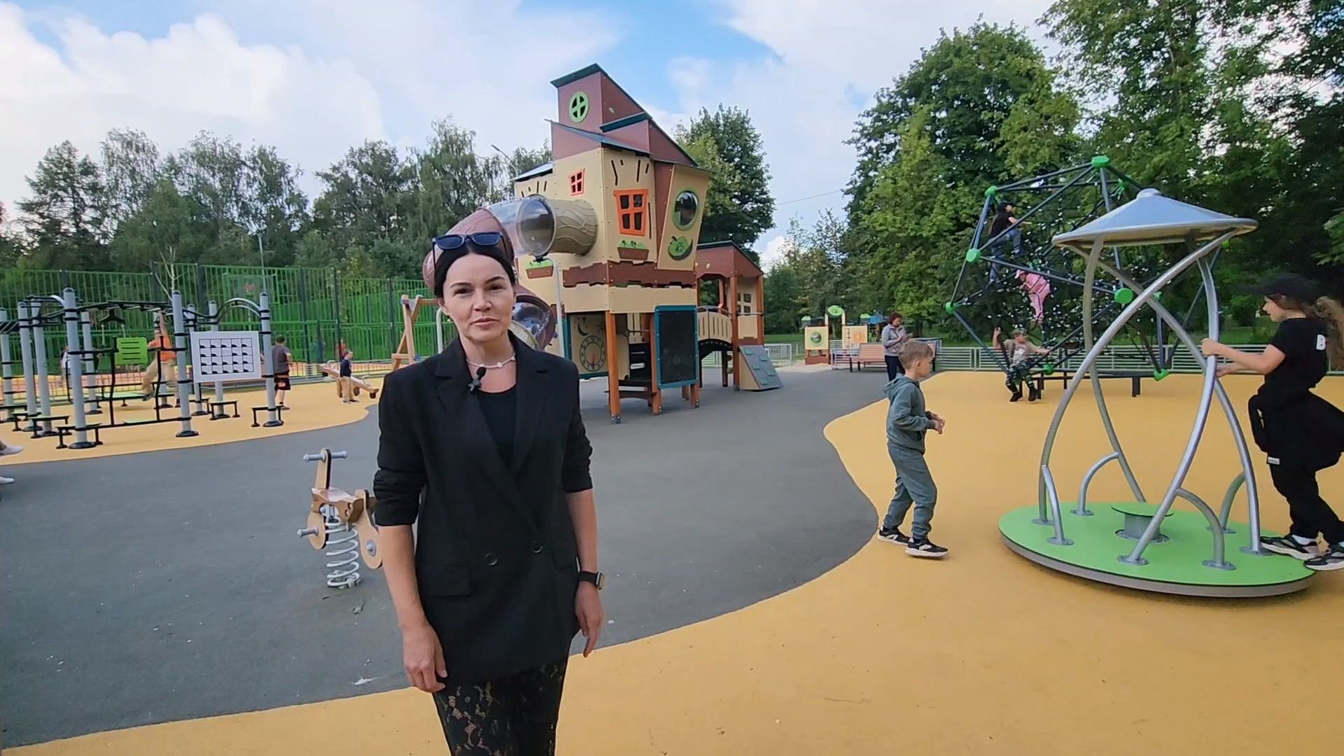 чехов, улица чехова 45, дк дружба, спортивная и детская площадка, игровой комплекс, обновление, модернизация, поле для баскетбола и мини-футбола, качели горки лазалки,  воркаут, зоны отдыха, губернаторская программа наше подмосковье, госпрограмма московской области, благоустройство, формирование комфортной городской среды,пешеходные дорожки, озеленение,