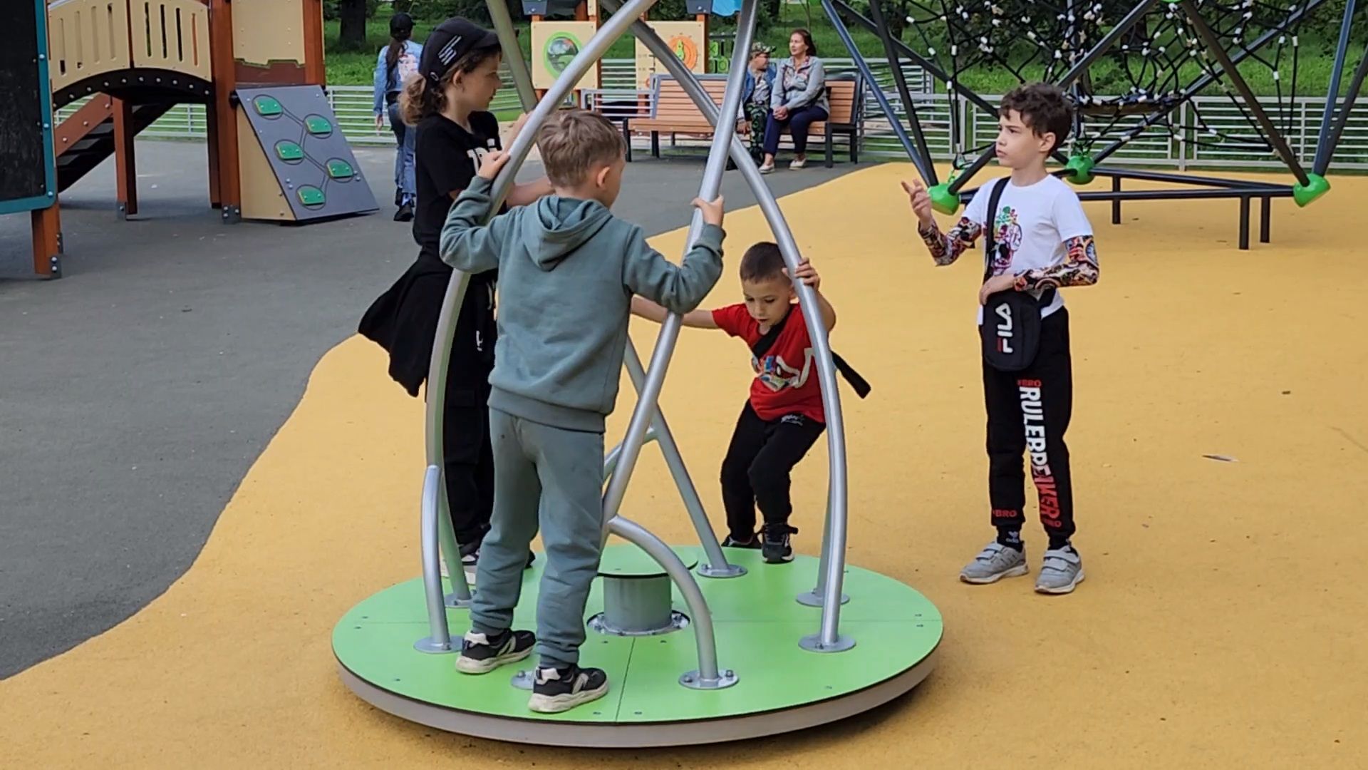 чехов, улица чехова 45, дк дружба, спортивная и детская площадка, игровой комплекс, обновление, модернизация, поле для баскетбола и мини-футбола, качели горки лазалки,  воркаут, зоны отдыха, губернаторская программа наше подмосковье, госпрограмма московской области, благоустройство, формирование комфортной городской среды,пешеходные дорожки, озеленение,