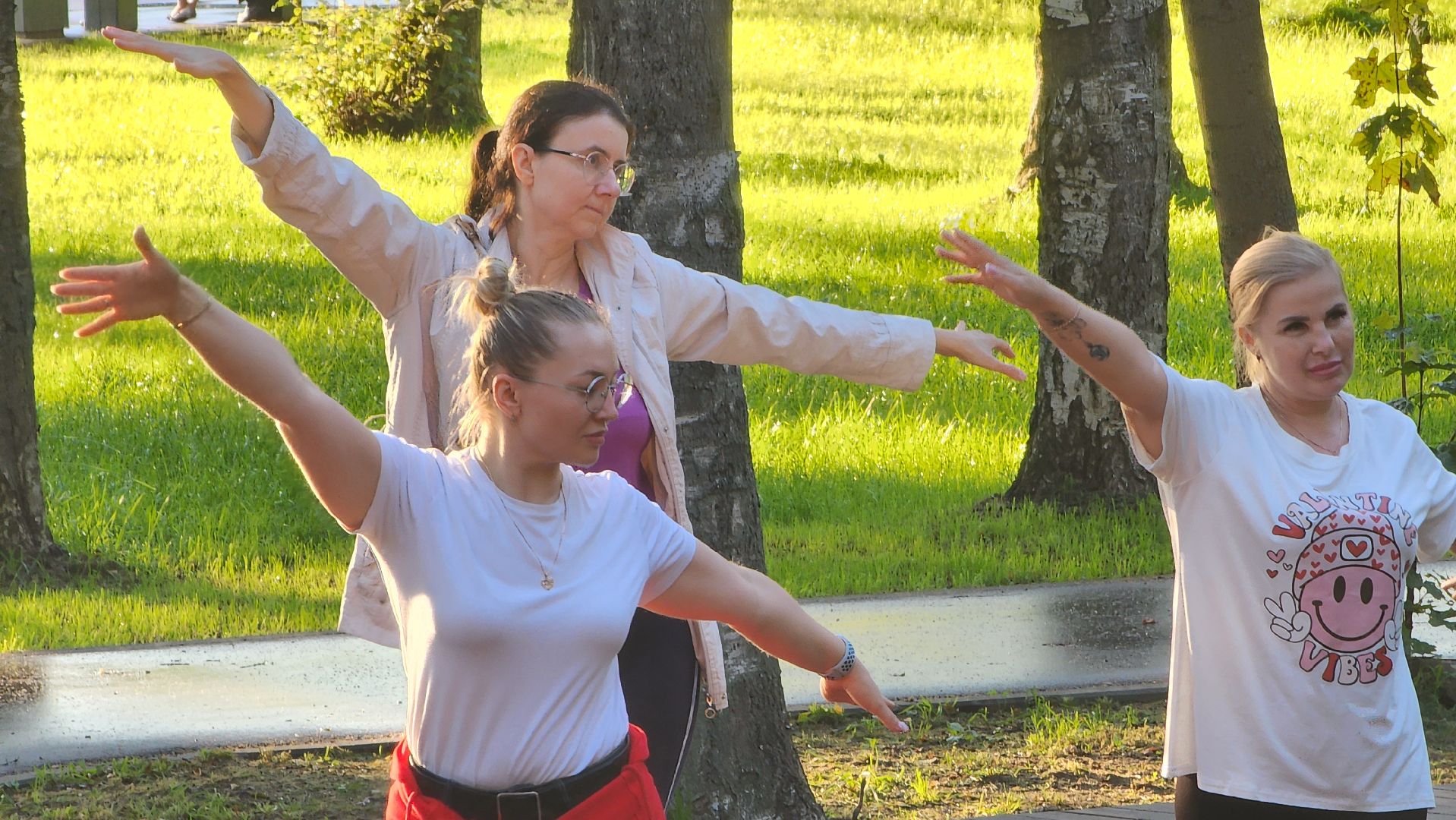 Танцы, Раскрытие женственности , Лобня, Парк, танцы в парке,