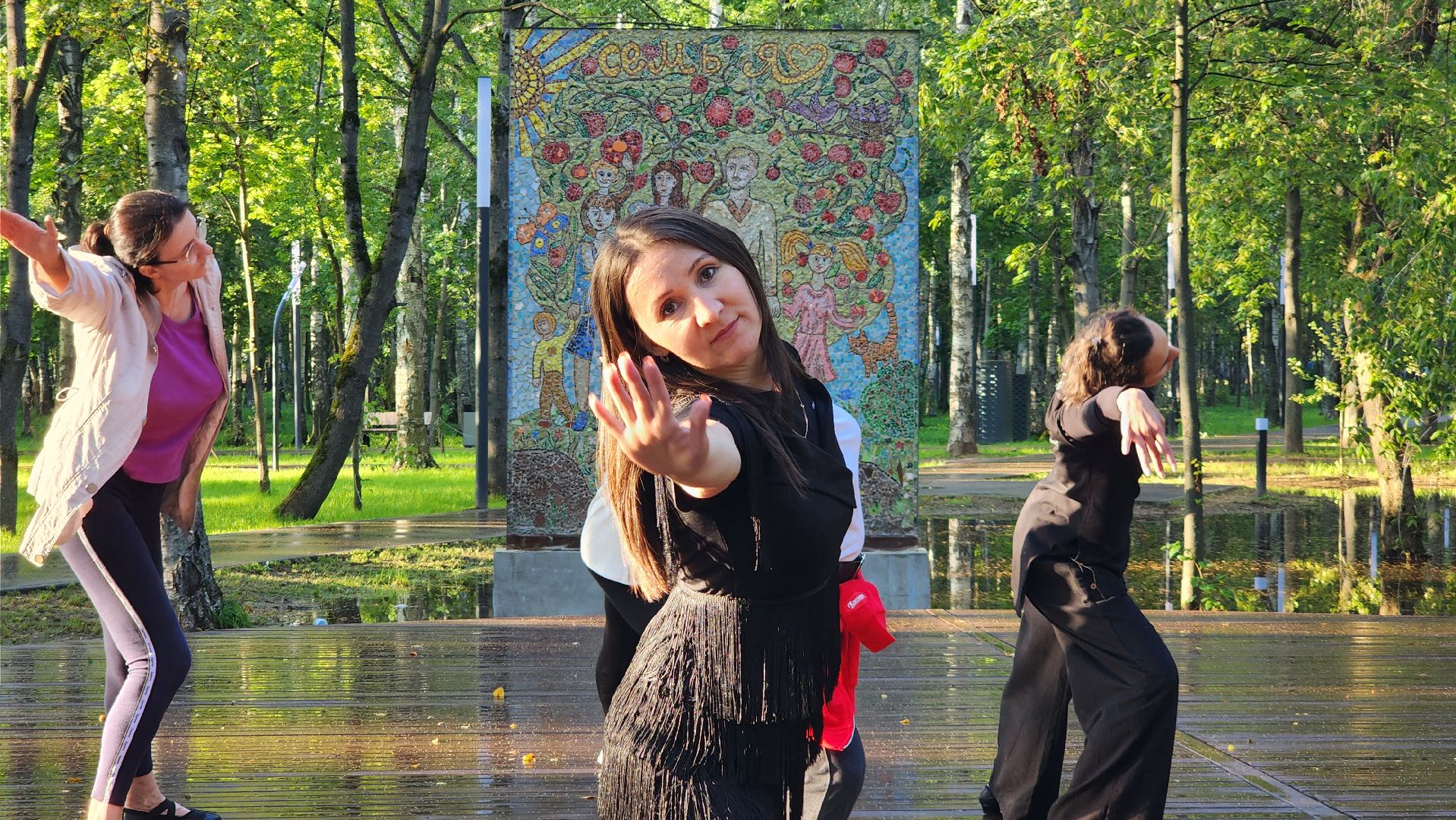 Танцы, Раскрытие женственности , Лобня, Парк, танцы в парке,