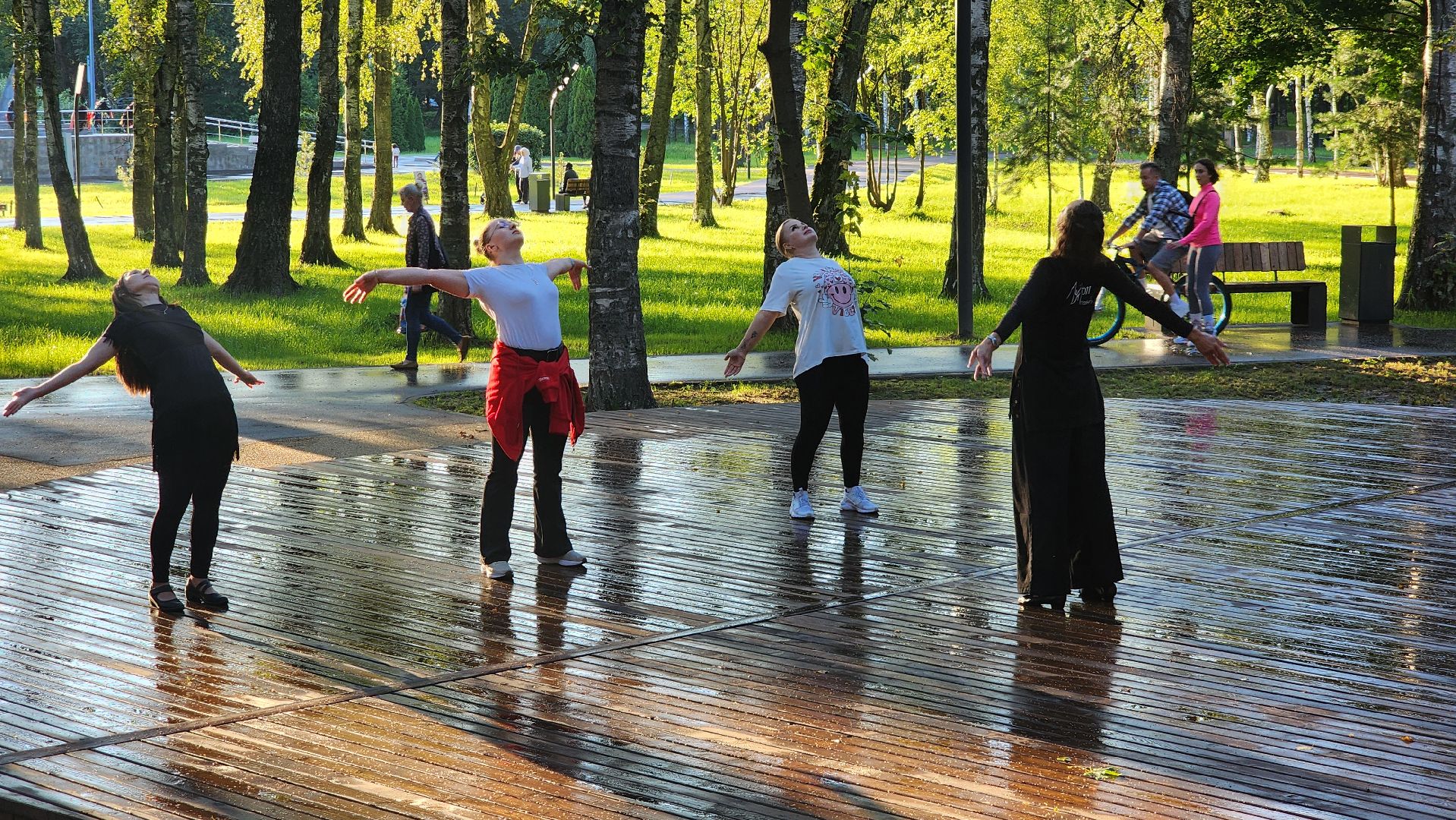 Танцы, Раскрытие женственности , Лобня, Парк, танцы в парке,