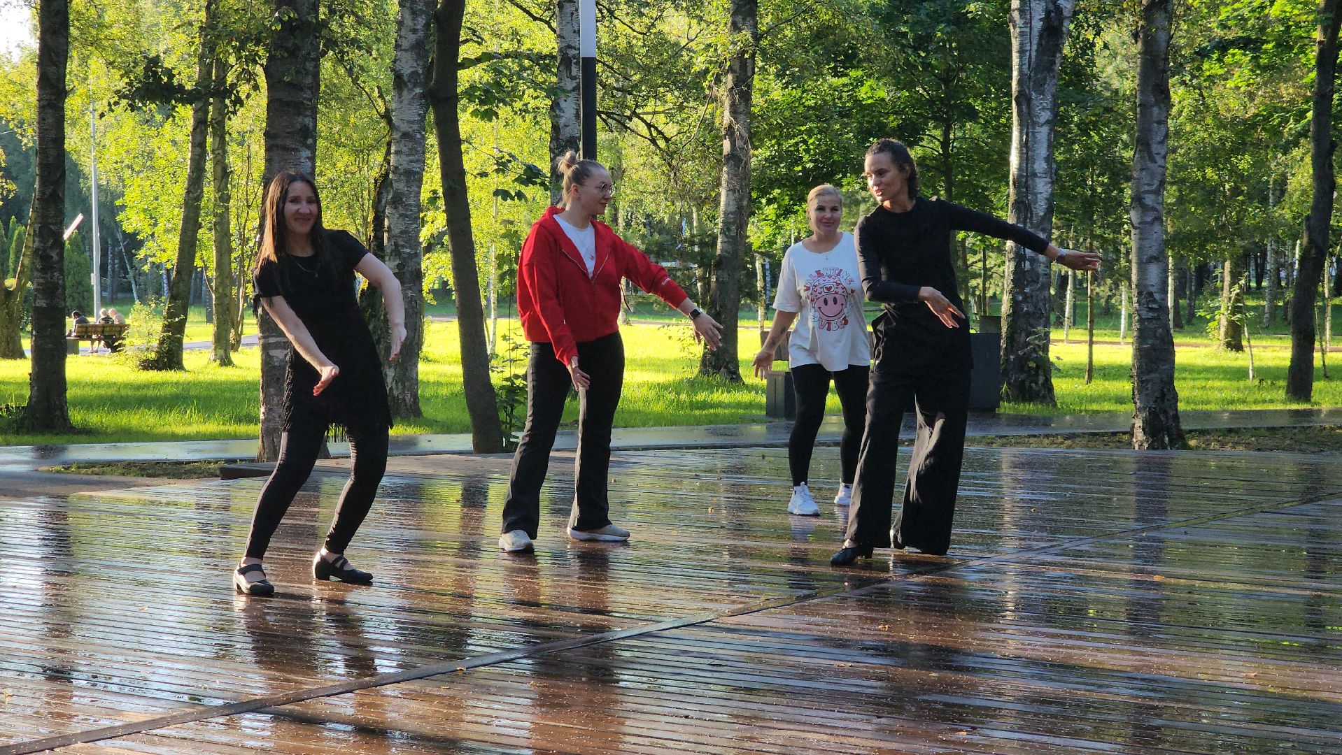 Танцы, Раскрытие женственности , Лобня, Парк, танцы в парке,