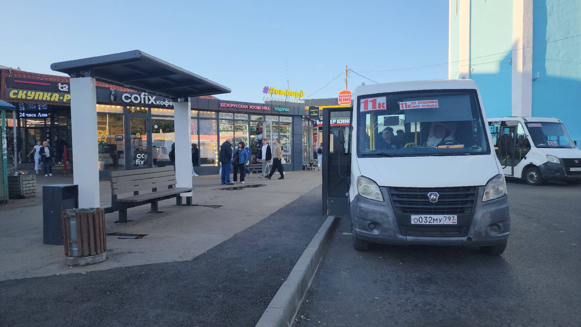 вертикалки, пушкино, вокзал, остановка, остановочный павильон, общественный транспорт,пассажиры,дорожный ремонт, привокзальная площадь,