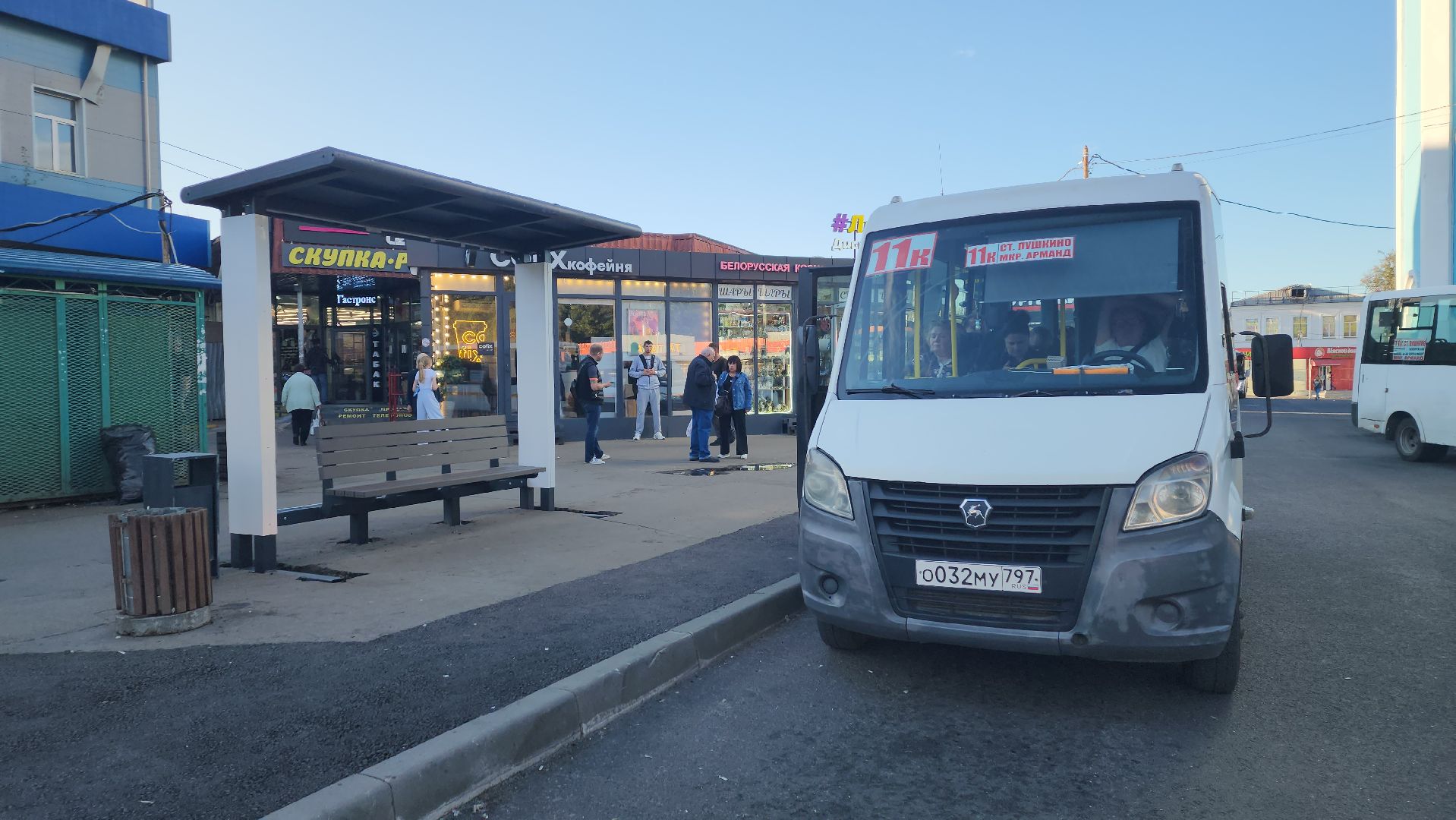 вертикалки, пушкино, вокзал, остановка, остановочный павильон, общественный транспорт,пассажиры,дорожный ремонт, привокзальная площадь,