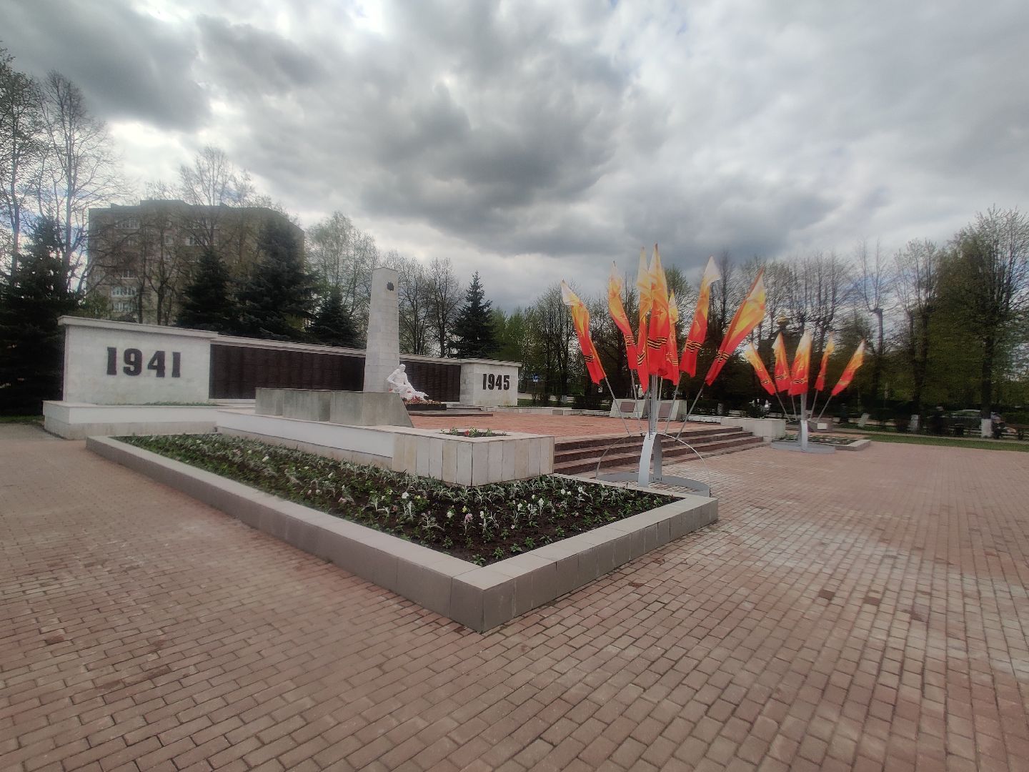 Красноармейск, Пушкинский, площадь победы, цветы на клумбах, украсили город,