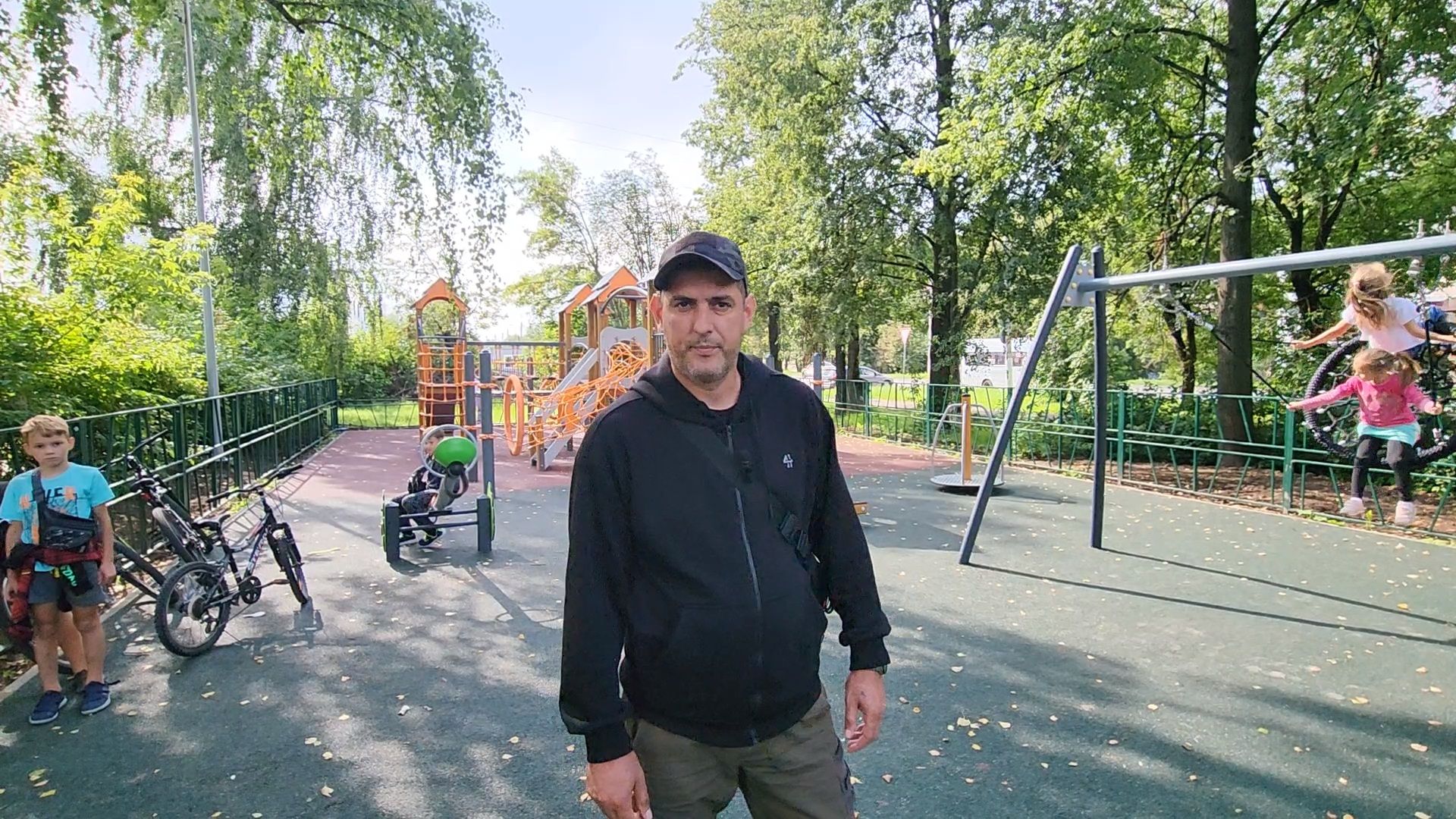 чехов, улица чехова 20,  новая детская площадка, игровой комплекс, качели горки карусели лазалки, мягкое резиновое покрытие, лавочки и урны, уличное освещение, госпрограмма московской области, формирование комфортной городской среды,благоустройство,