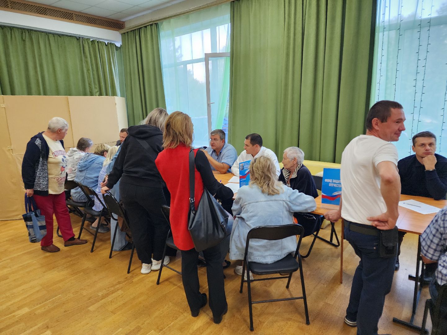 чехов,деревня манушкино, дк русь, выездная администрация, встреча с жителями, обращения граждан, ремонт проезда, улицы елецкая и ступинская, дорожный ремонт, сделать переходное или твердое покрытие, содержание дорог, мбу чеховское благоустройство, коллективное обращение жителей,