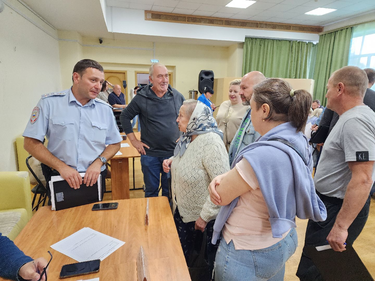 чехов,деревня манушкино, дк русь, выездная администрация, встреча с жителями, обращения граждан, ремонт проезда, улицы елецкая и ступинская, дорожный ремонт, сделать переходное или твердое покрытие, содержание дорог, мбу чеховское благоустройство, коллективное обращение жителей,