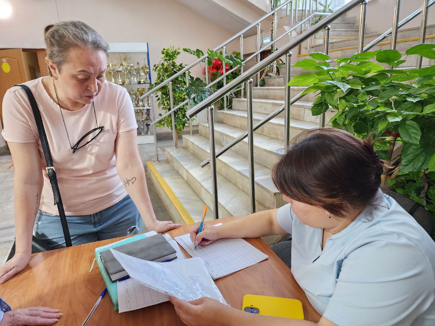чехов,деревня манушкино, дк русь, выездная администрация, встреча с жителями, обращения граждан, ремонт проезда, улицы елецкая и ступинская, дорожный ремонт, сделать переходное или твердое покрытие, содержание дорог, мбу чеховское благоустройство, коллективное обращение жителей,