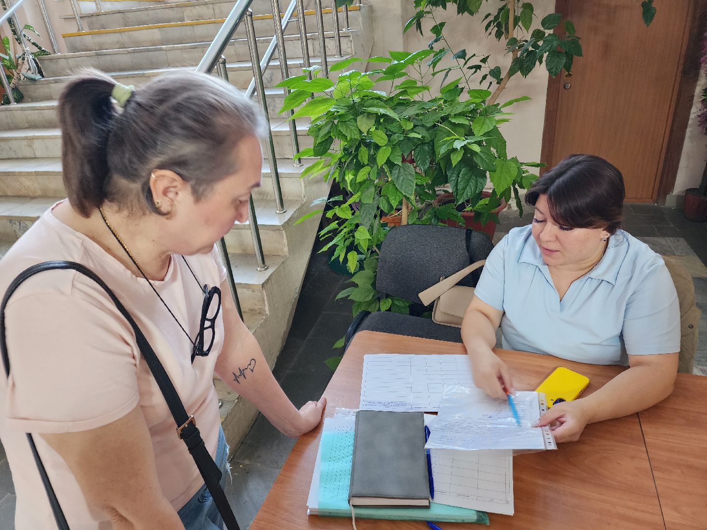 чехов,деревня манушкино, дк русь, выездная администрация, встреча с жителями, обращения граждан, ремонт проезда, улицы елецкая и ступинская, дорожный ремонт, сделать переходное или твердое покрытие, содержание дорог, мбу чеховское благоустройство, коллективное обращение жителей,