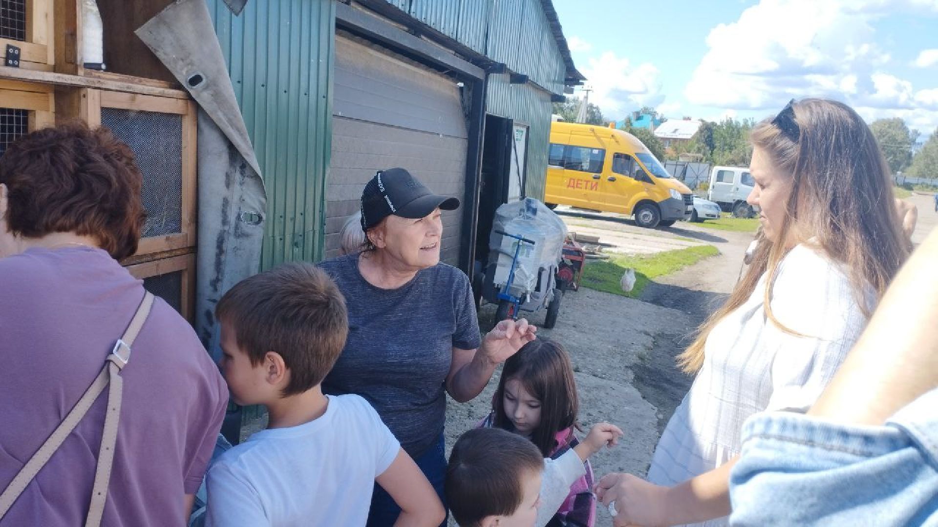 ивантеевка, ферма цветковых, экскурсия, дети с особенностями развития, центр социального обслуживания, животные на ферме,социализация детей,коровы,