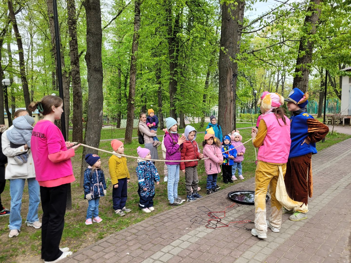 дети: парки; праздник; мыльные пузыри; победный май