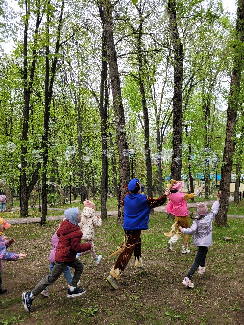 дети: парки; праздник; мыльные пузыри; победный май