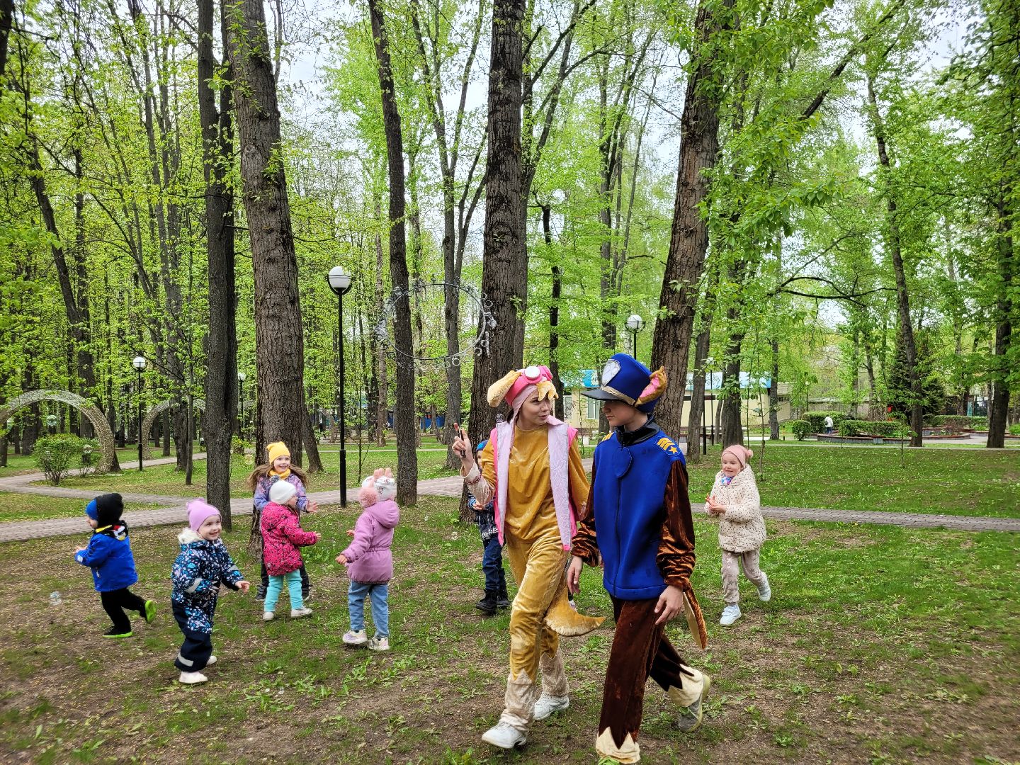 дети: парки; праздник; мыльные пузыри; победный май